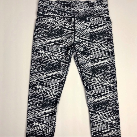 Fabletics Gia PowerLite Crop - Picture 3 of 10